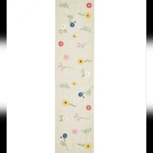 NWT Mud Pie Bloom Table Runner